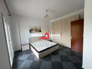 Apartament me qera 2+1 Duplex me verande tek Kristal Center afer Autos