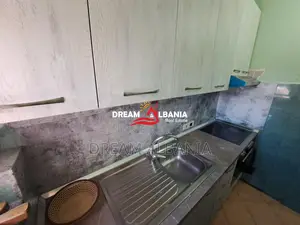Apartament 1+1+Kuzhine e Vecuar ne Shitje ne Xhamllik, Prane Sheshit S