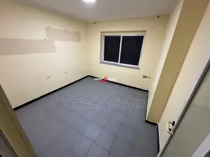 Apartament 3+1 per shitje Qender mes Rr. Myslym Shyrit dhe Rr. Kavajes