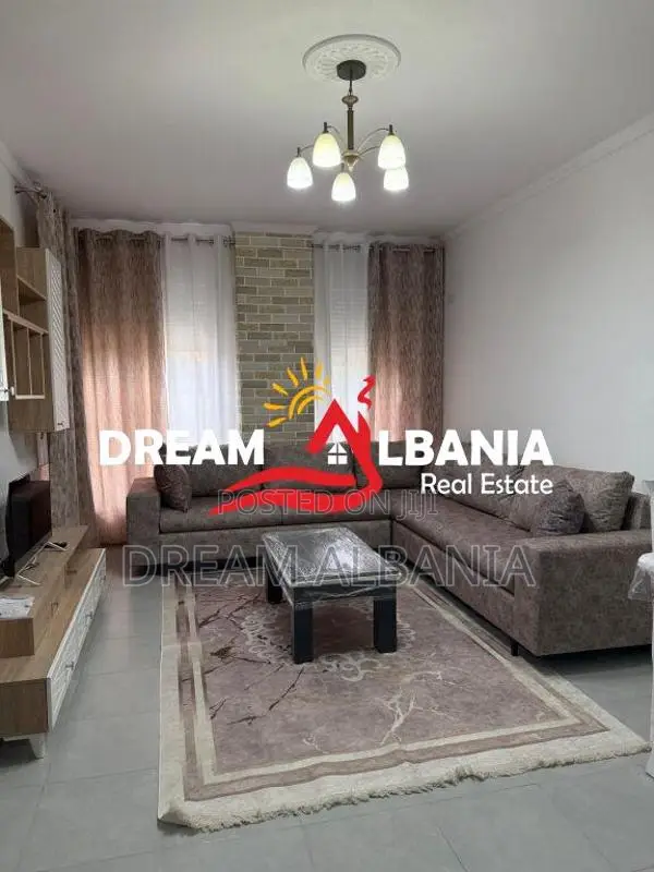 Jepen me qira 2 apartamente 2+1 me 2 tualete dhe ballkon në 5 Maji(ID 