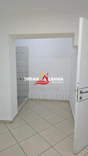 Zyre me Qera/Ambient Biznesi ne Rrugen Myslym Shyri, prane Someg ne Ti
