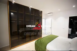 Super apartament me qera 2+1+2wc te Emerald Center rruga 5 Maji, Tiran