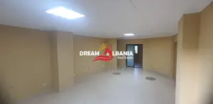 Jepet me qera ambient biznesi ne Rrugen e Kavajes prane Qendres (ID 42