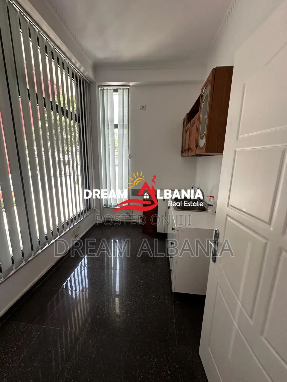 2 Ambjente per zyra me qera ne zonen e Varri Bamit (ID 42611106).