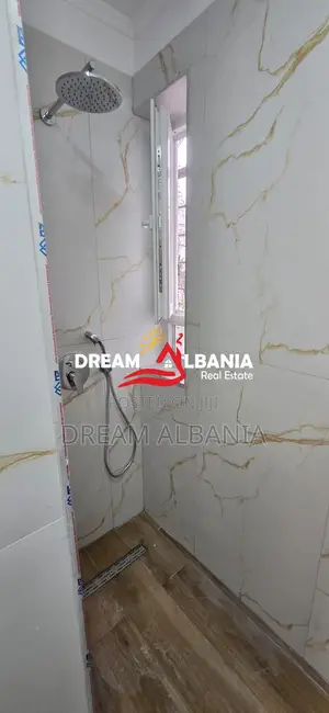 Apartament 1+1 ne Shitje tek Bulevardi Bajram Curri, prane Shkolles 1 