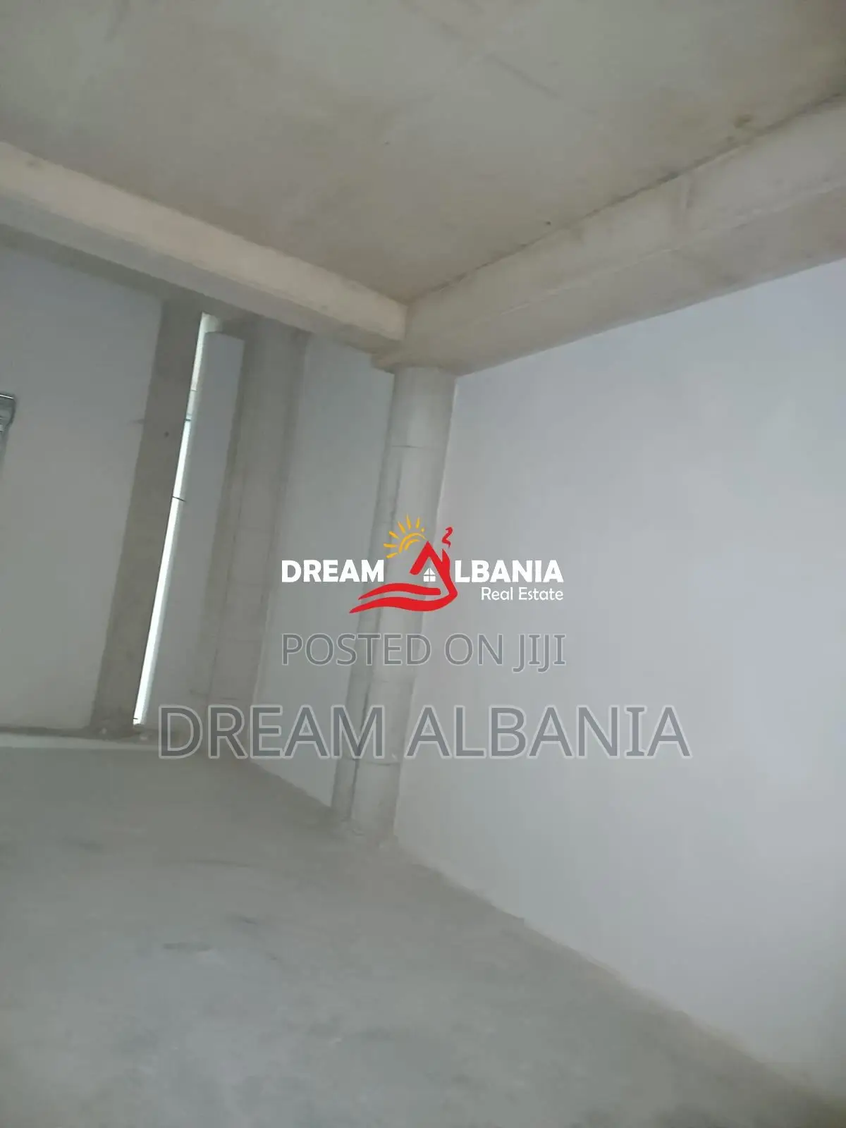 Magazine me qera ne Rrugen Karl Gega, ne Tirane (ID 4281296)