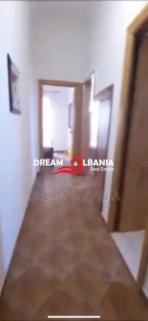 Apartament 1+1 me qera te Blloku i Ambasadave prane rruges se Kavajes 