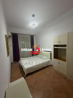 Jepet me Qira Apartament 2+1 tek Shallvaret prane mullirit te vjeter (