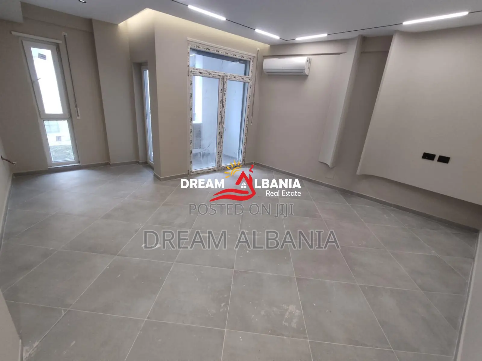 Jepet Apartament 2+1+2wc me Qera ne Rrugen 5 Maji prane Concord Center