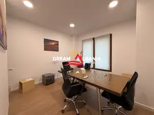 Ambjent per zyra me qera te Delijorgji prane Hotel Hilton (ID 4261941)