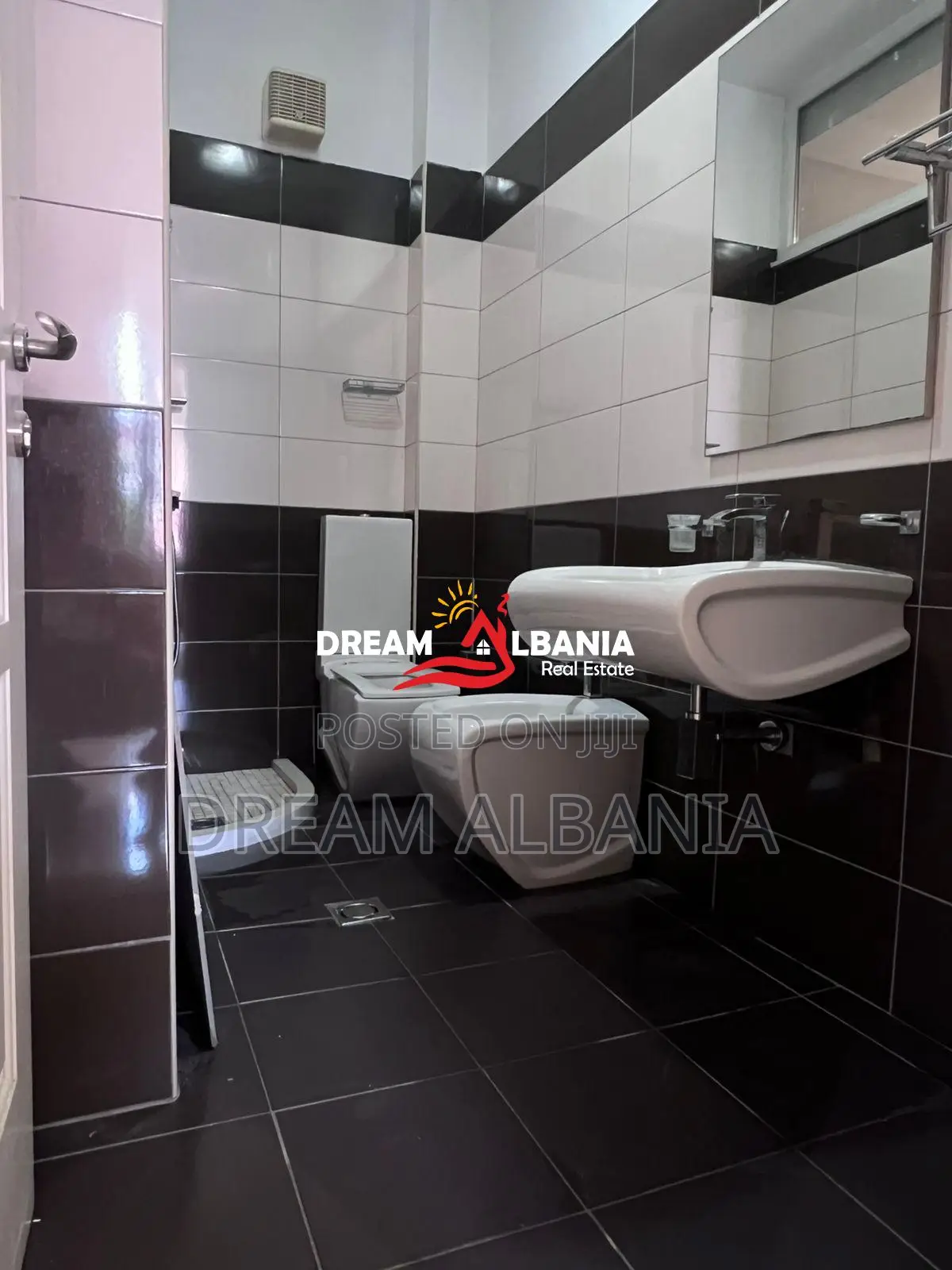 Jepen me Qera 2 Garsoniere Bosh pranë Concord Center – Rruga 5 Maji (4