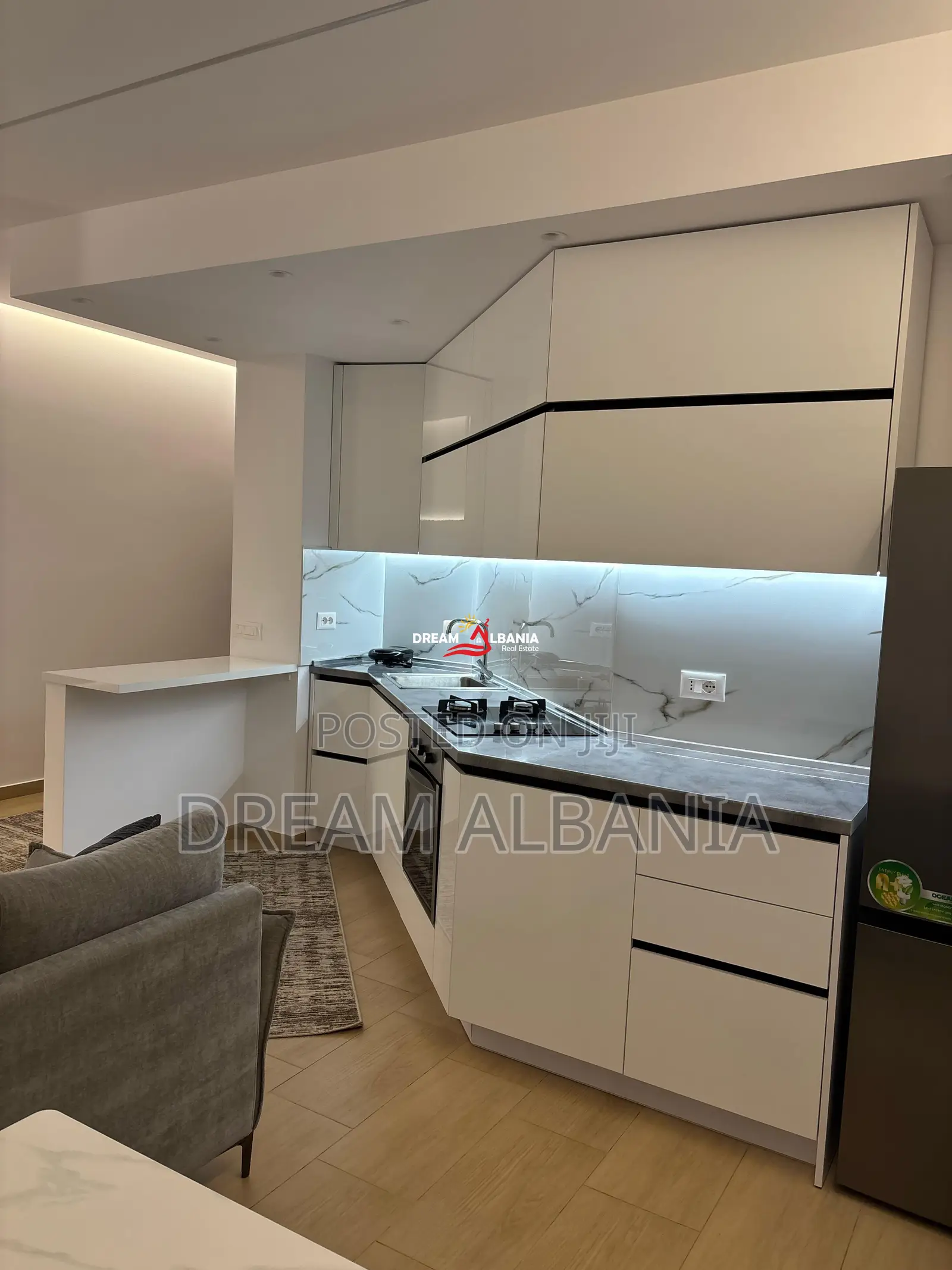 Jepet me qera apartament 1+1 tek Kopshti Zologjik prane Piceri Pavarot