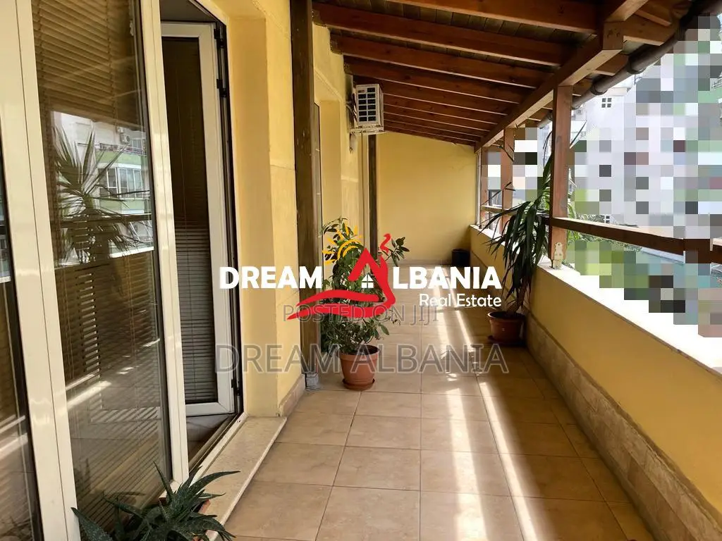 Zyre me qera ne Don Bosko prane Vizion +, Tirane (ID 42611400 )