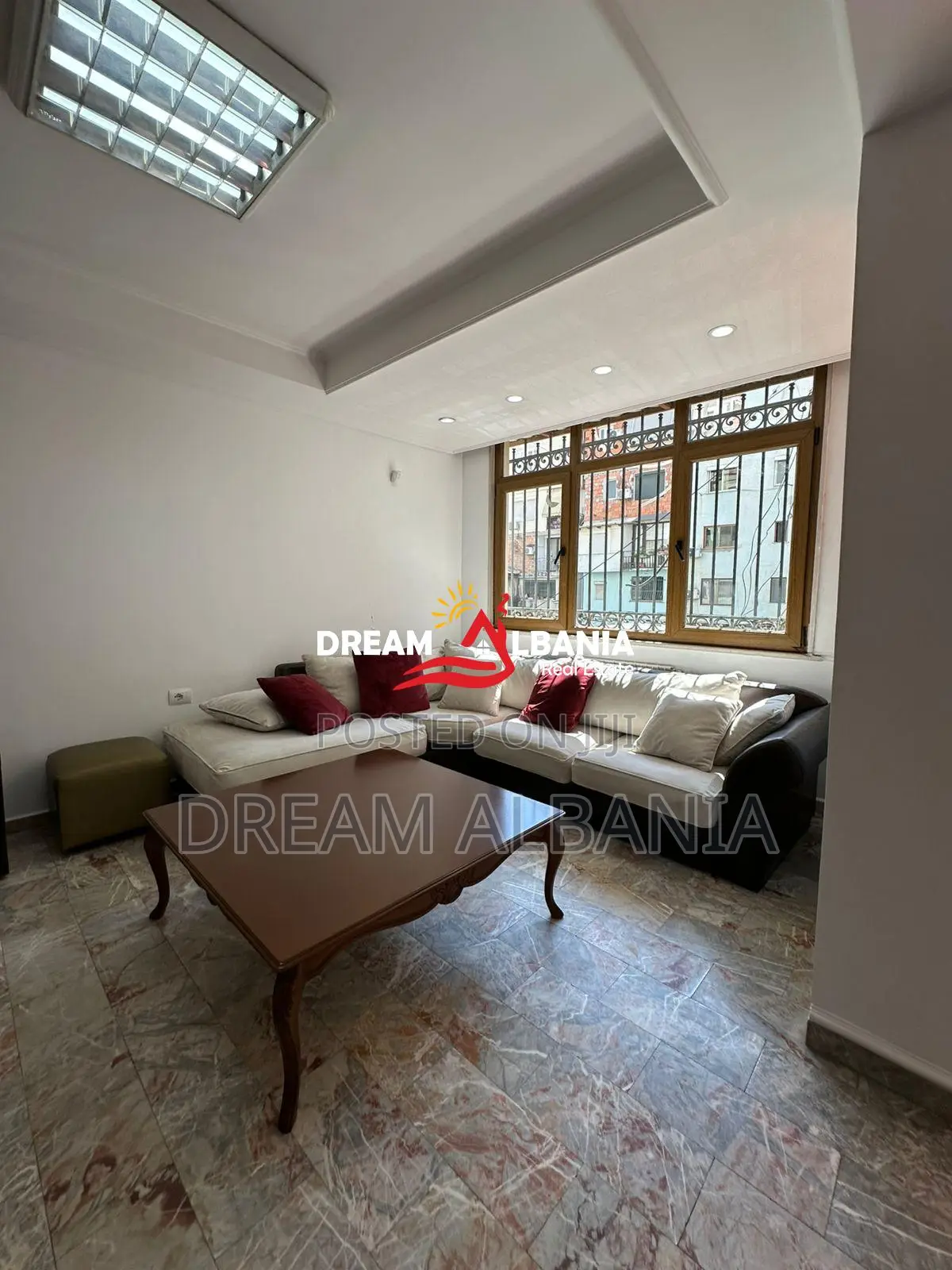 Zyre me qera prane Sheshit Wilson ne Tirane (ID 4261676 )