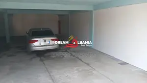 Jepet ambjent me qera me oborr ne Laknas, Tirane (ID 4281171)