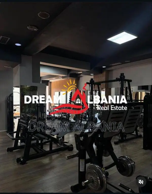 Shitet ambjent biznesi tek Rruga Elbasanit prane ish 7 Xhuxhave, Tiran