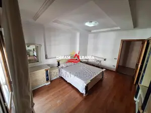 Jepet Apartament 3+1+2 me qera afer rrethrrotullimit te Komuna Parisit