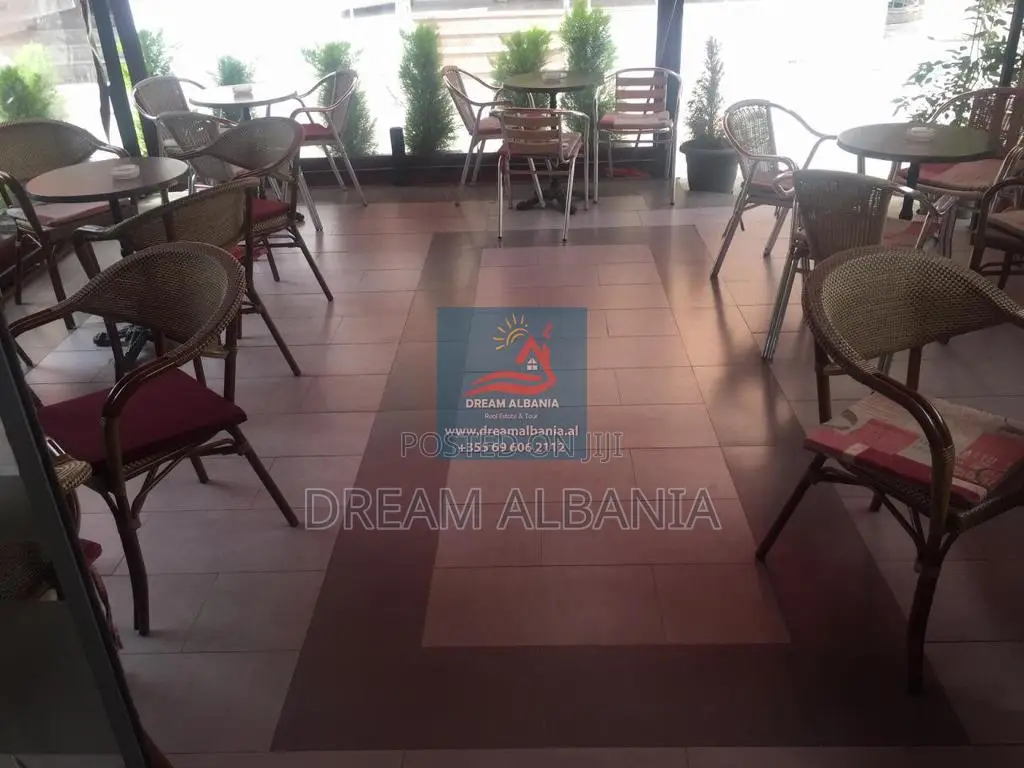 Bar Kafe Dyqan per shitje ne Blloku Vasil Shanto, ne Tirane (ID 417107