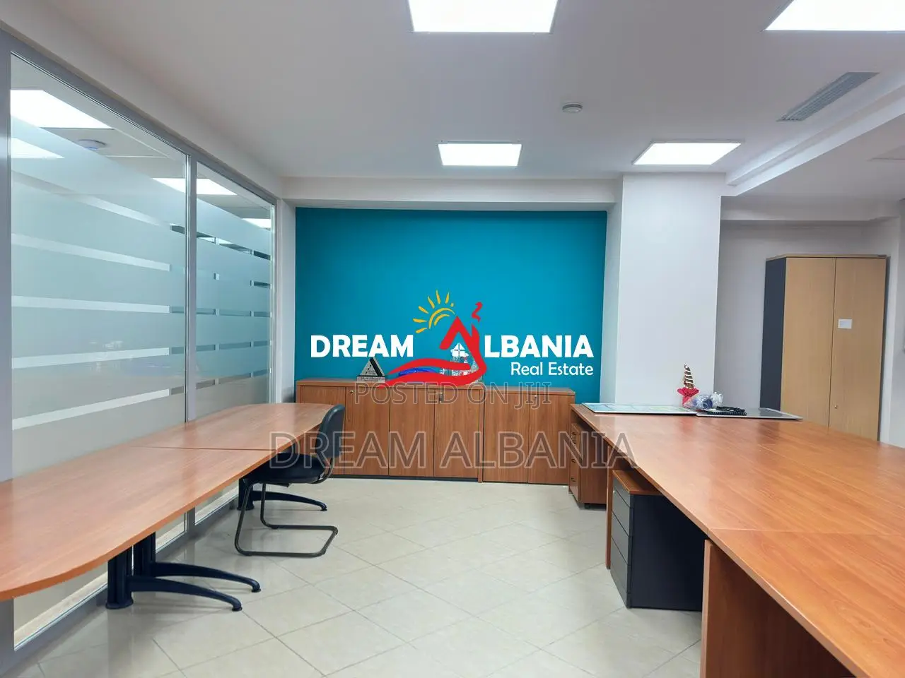 Zyre ekskluzive me qera tek Kullat Binjake, Tirane (ID 42611377)