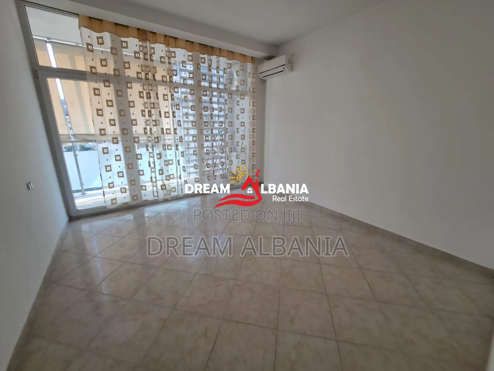 Shitet Apartament 2+1+2WC Komuna e Parisit, Kompleksi KIKA 2 (ID 51210