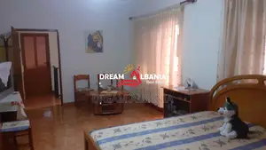 Shtepi Private + Ambjent Biznesi ne shitje ne Lushnje prane Stadiumit(