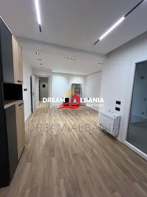Jepet me Qira Zyrë e Mobiluar pranë Hotel Radisson ( 42611572 )
