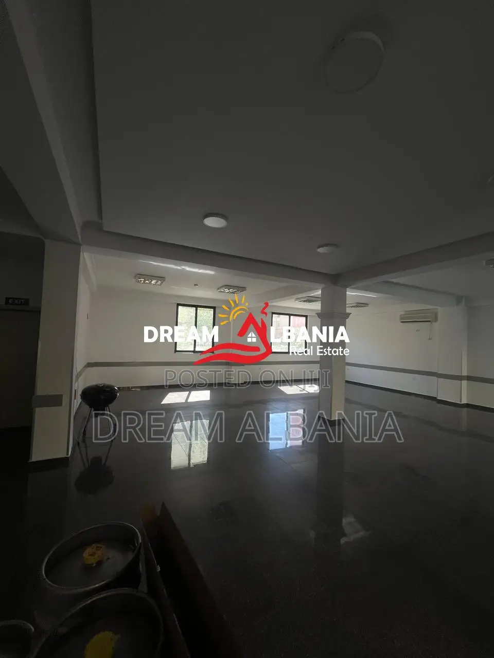 Jepet dy ambiente biznesi me qera te oxhaku prane kompleksit ASL (ID 4