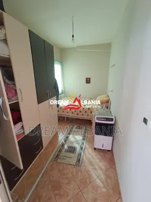 Shtepi Private ne shitje ne Rrugen “Jordan Misja” prane shinave te Tre