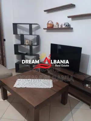 Jepet apartament 2+1+2 me qera ne zonen e Misto Mame prane Pallateve C