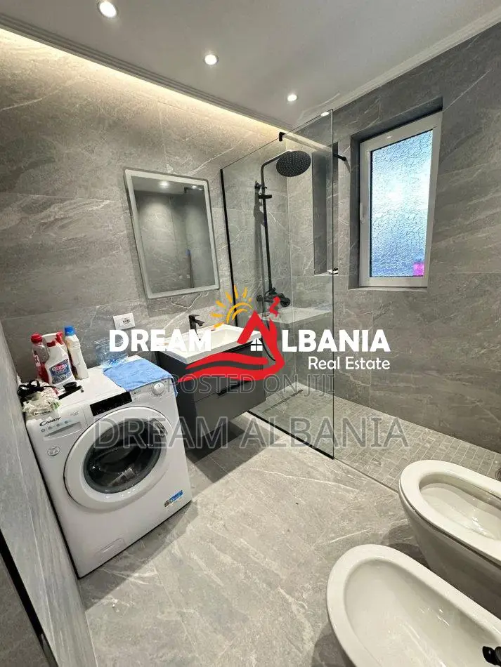 Jepet me qera apartament+verande | Penthouse 2+1+2 rruga e Kavajes (ID