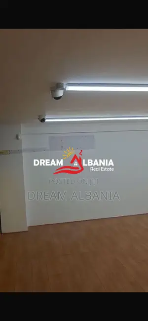 Jepet dyqan dublex me qera ne rrugen Islam Alla, Tirane (ID 42711089)