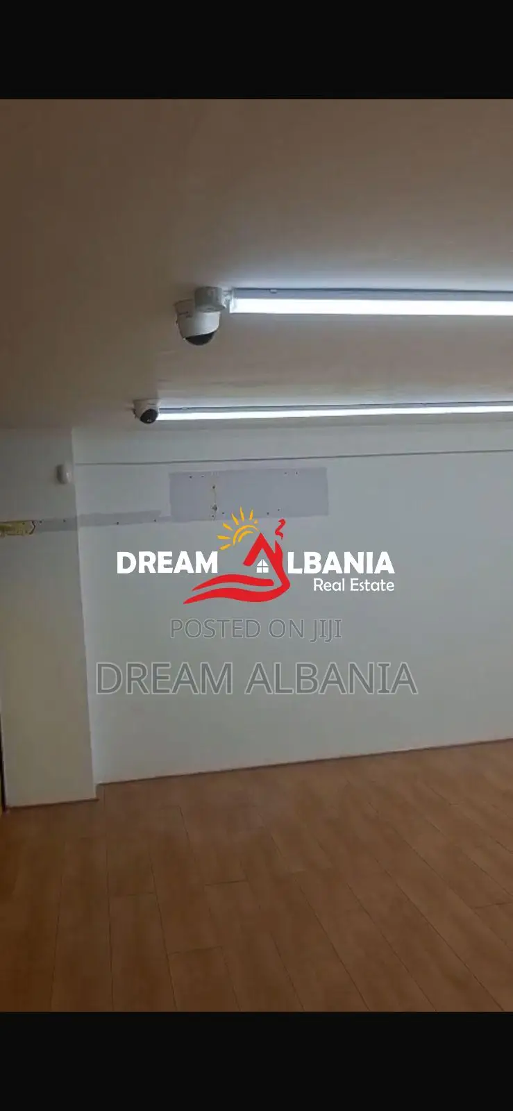 Jepet dyqan dublex me qera ne rrugen Islam Alla, Tirane (ID 42711089)