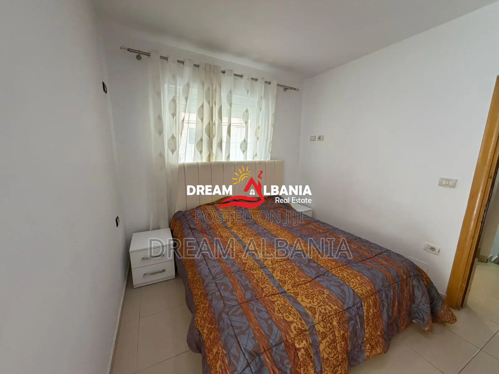 Jepet me qera apartament 1+1 me verande tek rruga Fortuzi, Tirane (ID 