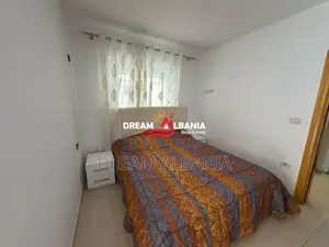 Jepet me qera apartament 1+1 me verande tek rruga Fortuzi, Tirane (ID 