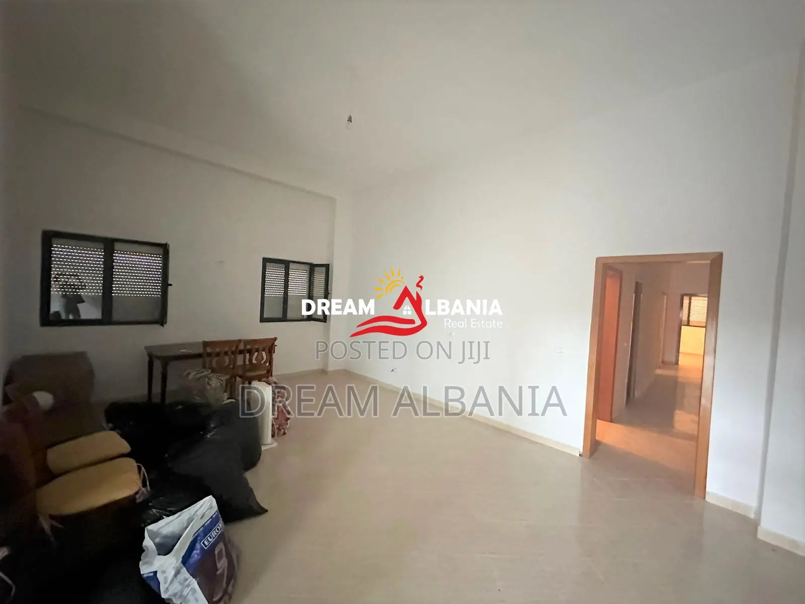 Magazine me qera ne Autostraden TR-DR prane City Park ne Tirane (ID 42