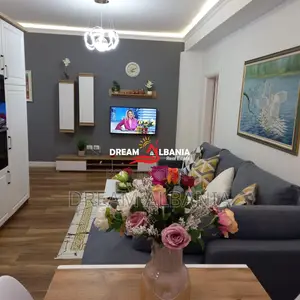 Apartament 1+1 me qera ne zonen e Bllokut rruga Margarita Tutulani (ID