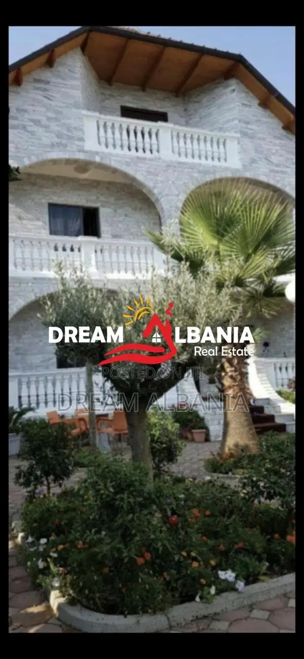 Shitet vile 3 kateshe ne autostraden Tirane—Durres prane Casa Italia (