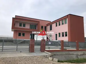 Vilë me Qira (Mund te perdoret per Magazin) pranë Aeroportit të Tiranë