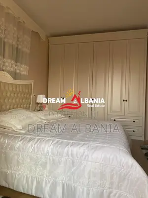 Vile me qera Mjull Bathore perballe qendres tregtare TEG ne Tirane (ID