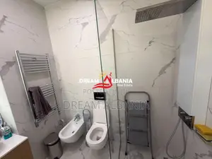 Jepet me Qira Ambjent zyre 3+1+2 prane Turdiut tek Ish Fusha e Aviacio