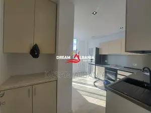 Ambjent 2+1+2 me qera tek Ish Ekspozita prane Gjykates, Tirane (ID 422