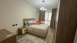 Apartament 2+1 me post parkimi me qera ne afersi te Gjykates se Rrethi