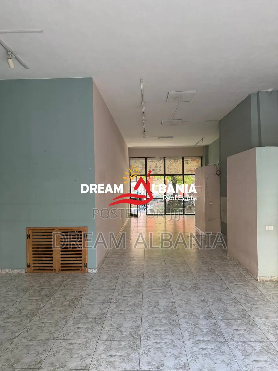Jepet me Qira Dyqan ne zonen e 5 Maj, Tirane (42711183)