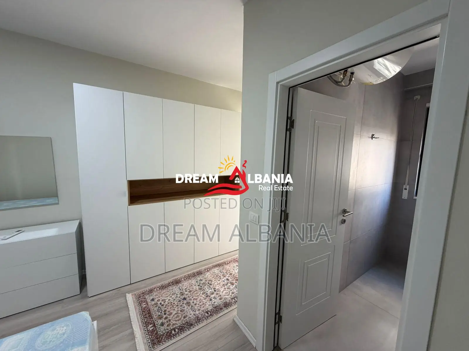Shitet super apartament 2+1+2+post parkimi i perfshire ne Rrugen e Dur