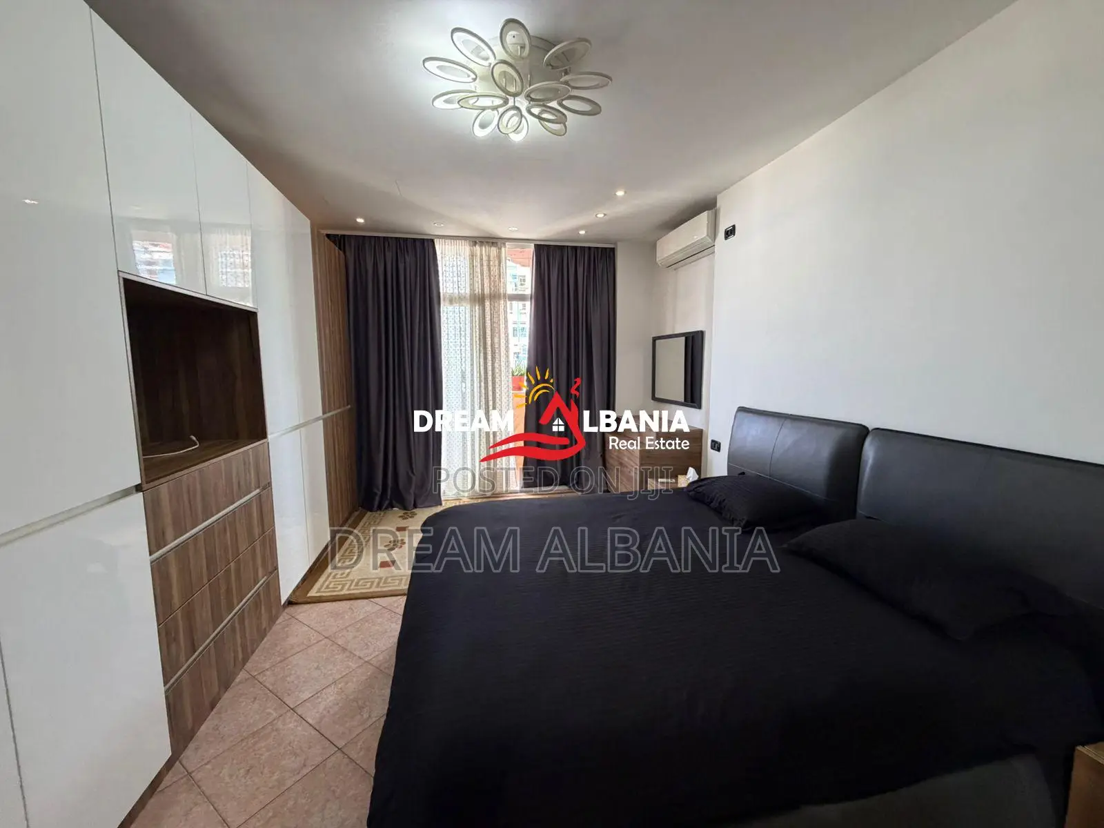 Apartament 3+1+2 me qera tek komuna e parisit prane kompleksit Kika (I