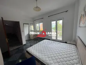Apartament me qera 2+1 Duplex me verande tek Kristal Center afer Autos