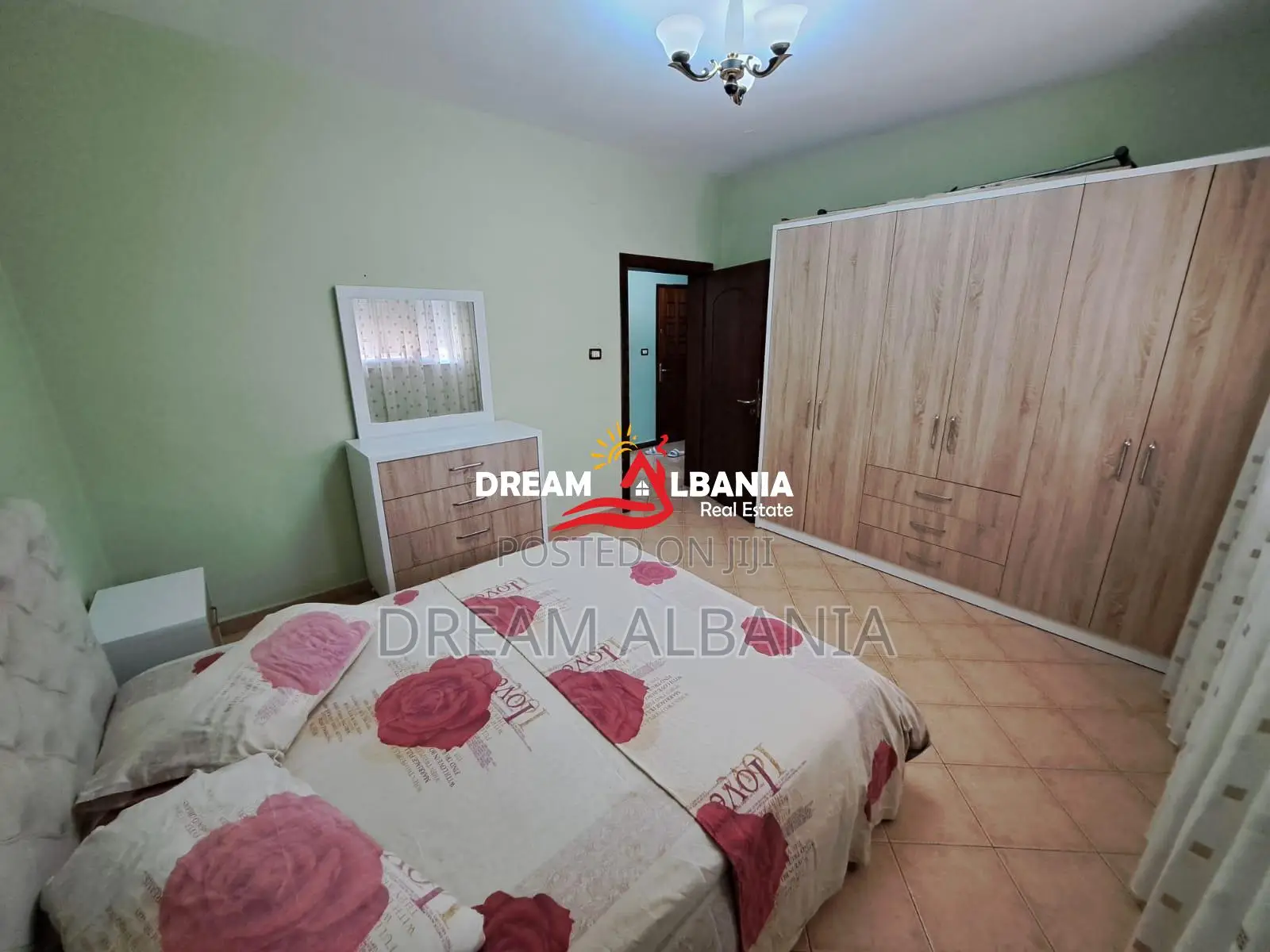 Apartament 1+1+Kuzhine e Vecuar ne Shitje ne Xhamllik, Prane Sheshit S