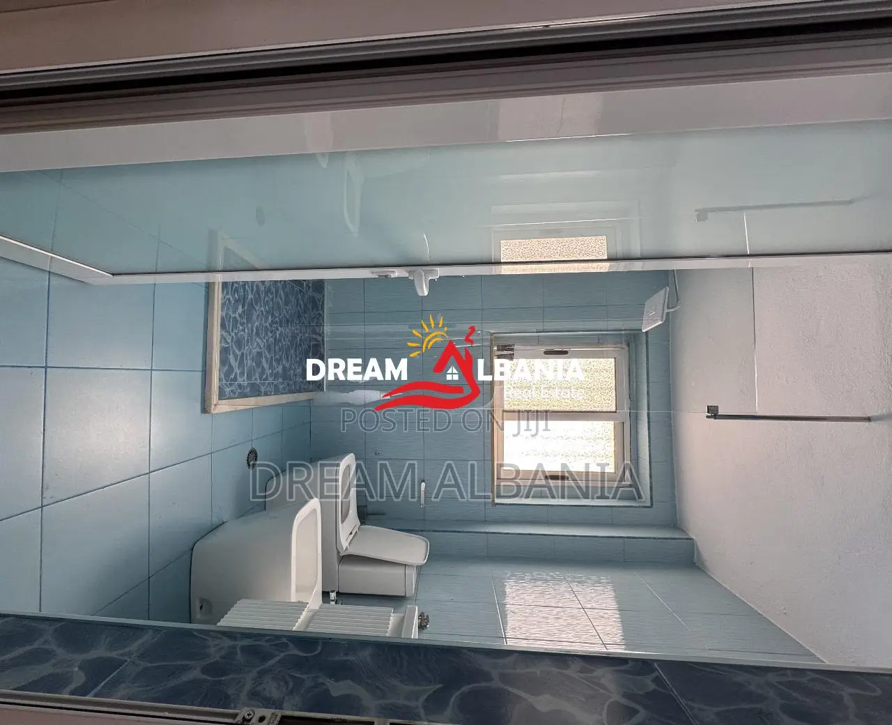 Super Apartament 2+1 me Qera ne Qender, prane Kafe Flora ne Tirane (ID