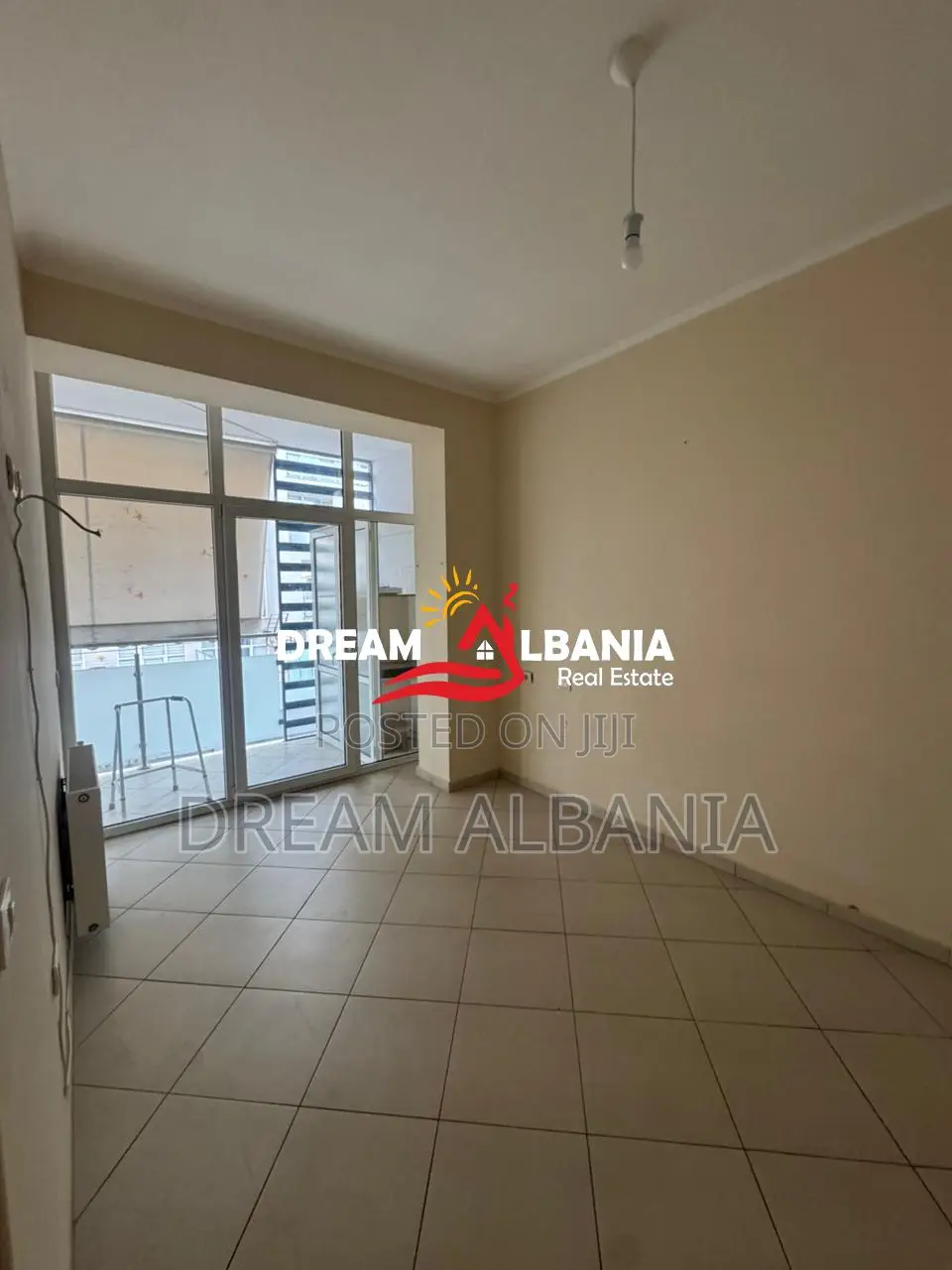 Shitet Apartament1+1 Komuna e Parisit, Kompleksi Kika 2 (ID 51110004)