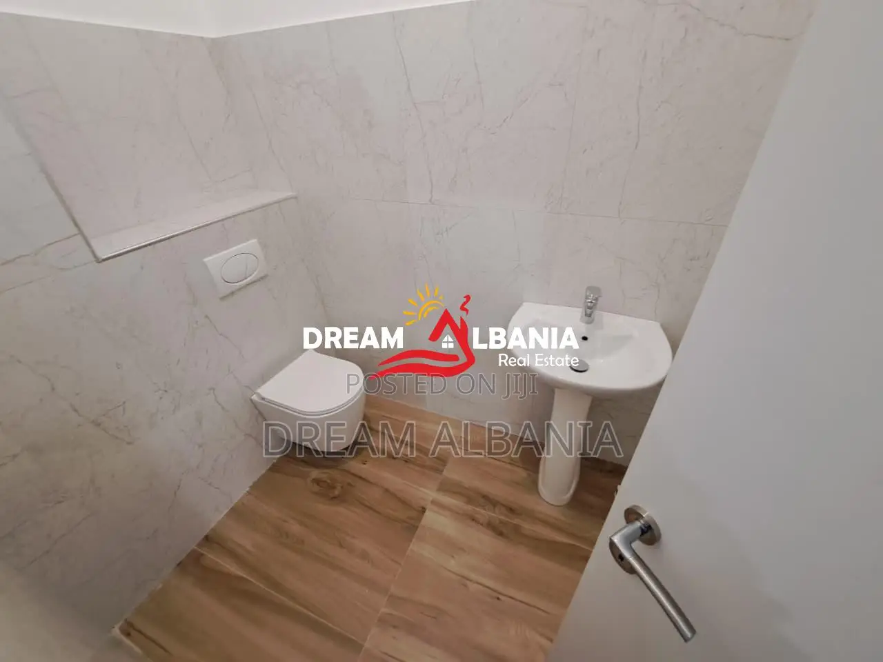 2 Ambiente Biznesi me Qera ne Qender te Tiranes (ID 42611403)